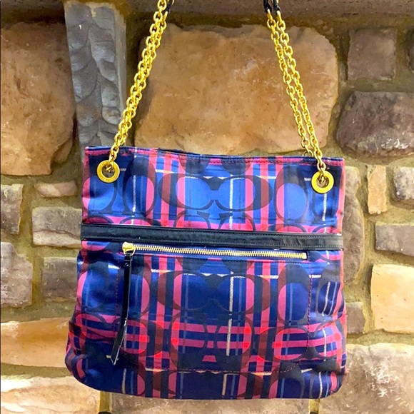 Coach Handbags - 💕 Coach plaid large shoulder bag EUC nice 💕